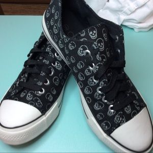 DEB Fashion Sneakers, Skull print size 9M